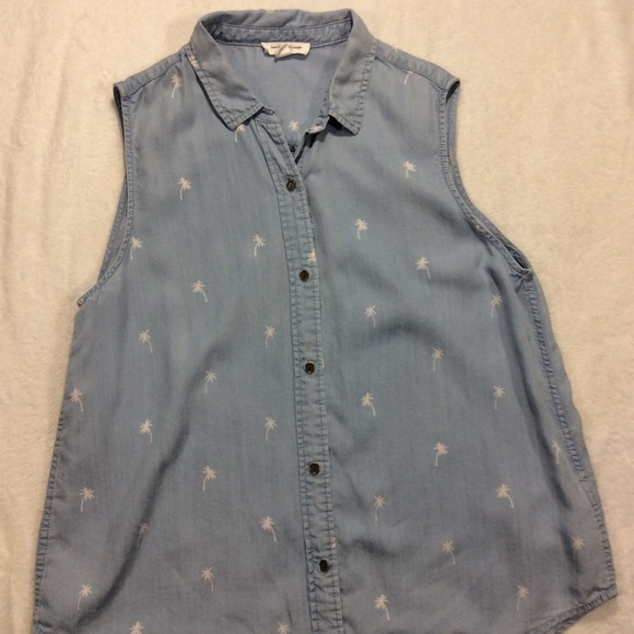 SLEEVELESS CHAMBRAY SHIRT - Picture 2 of 14